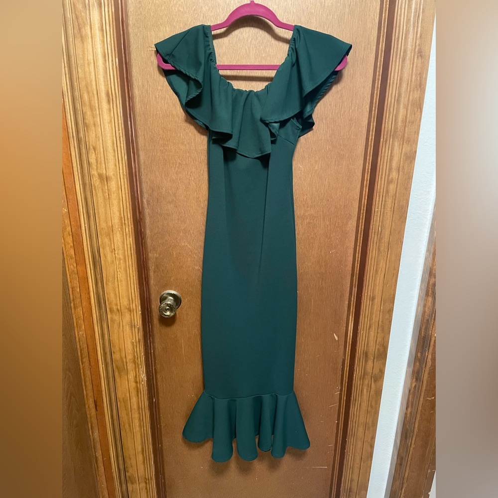 Perfect wedding guest dress! Deep green fitted, off the shoulder.